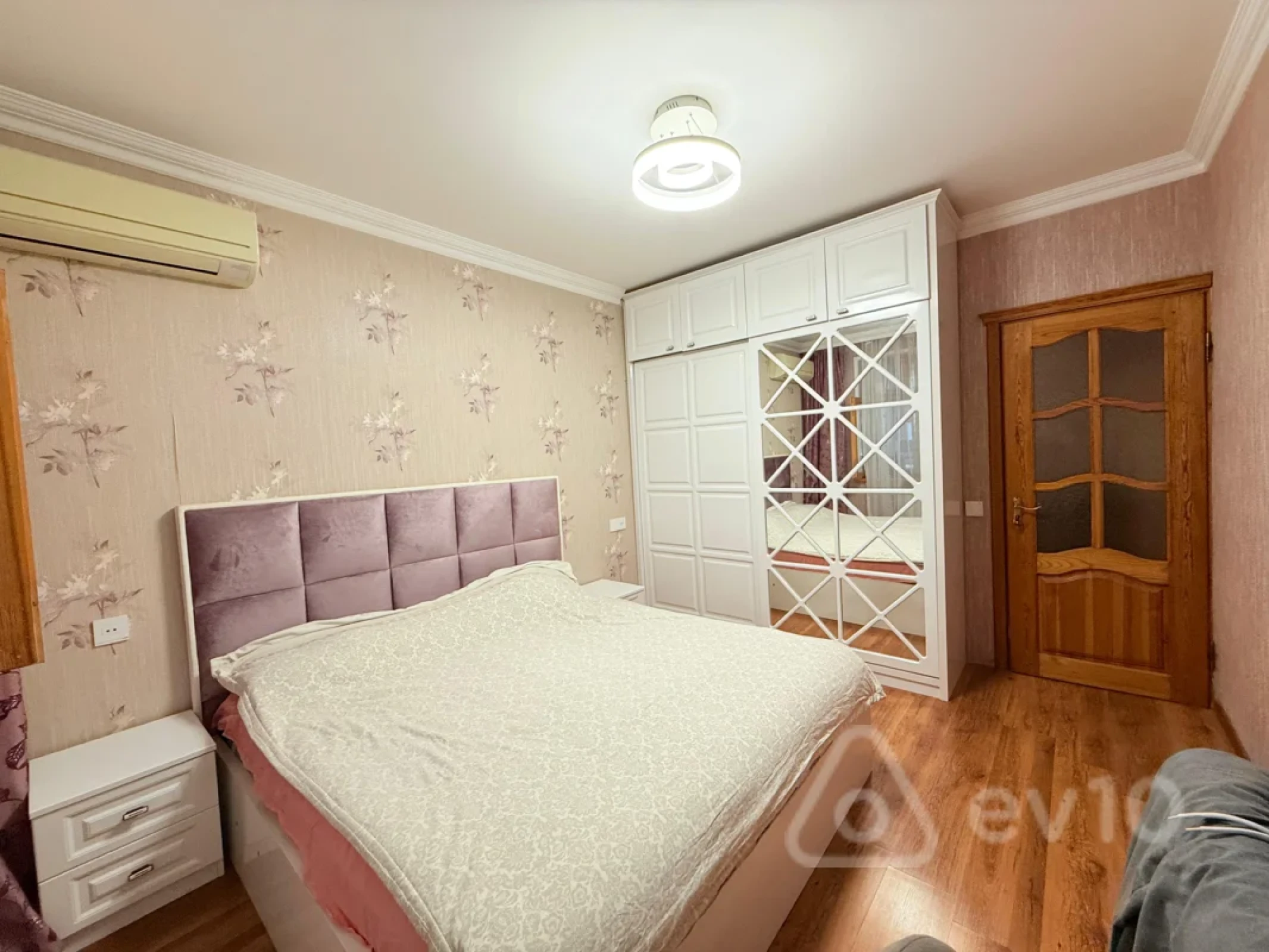 Satılır 3 otaqlı köhnə tikili 90 m²