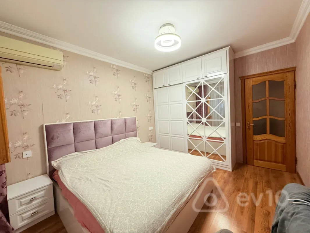 Satılır 3 otaqlı köhnə tikili 90 m²