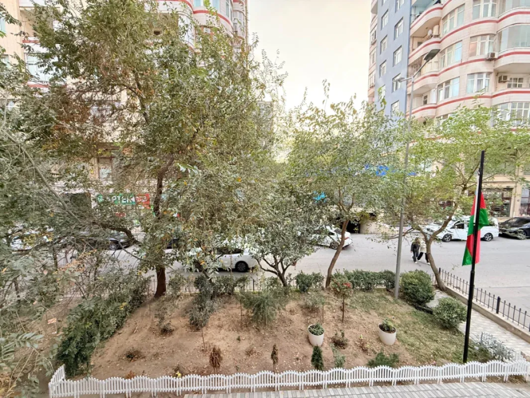 Satılır 3 otaqlı köhnə tikili 90 m²