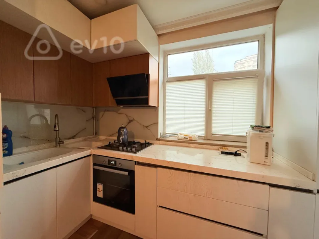 Satılır 3 otaqlı köhnə tikili 90 m²