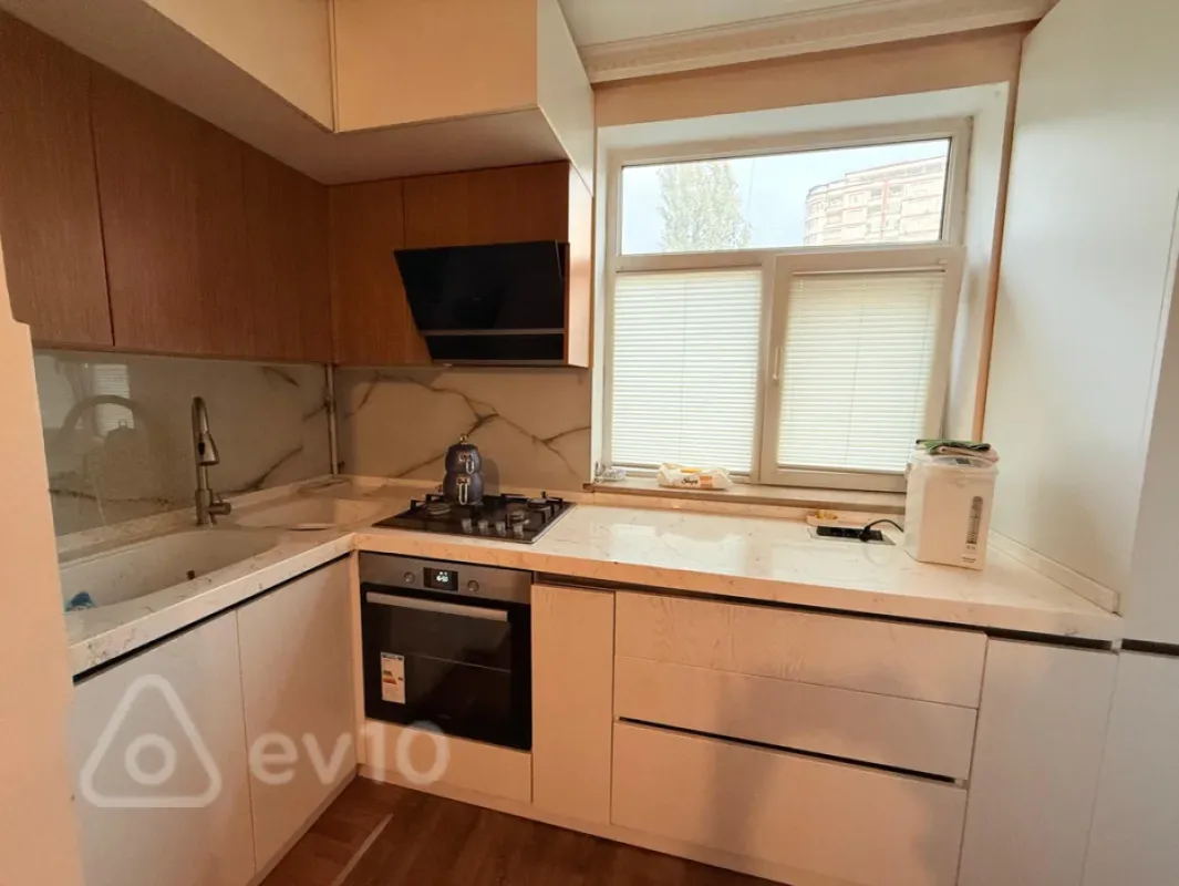 Satılır 3 otaqlı köhnə tikili 90 m²