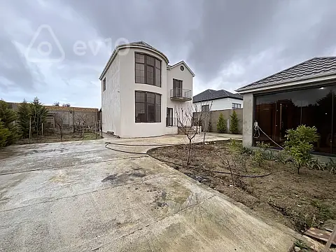 Satılır 6 otaqlı həyət evi 212 m²