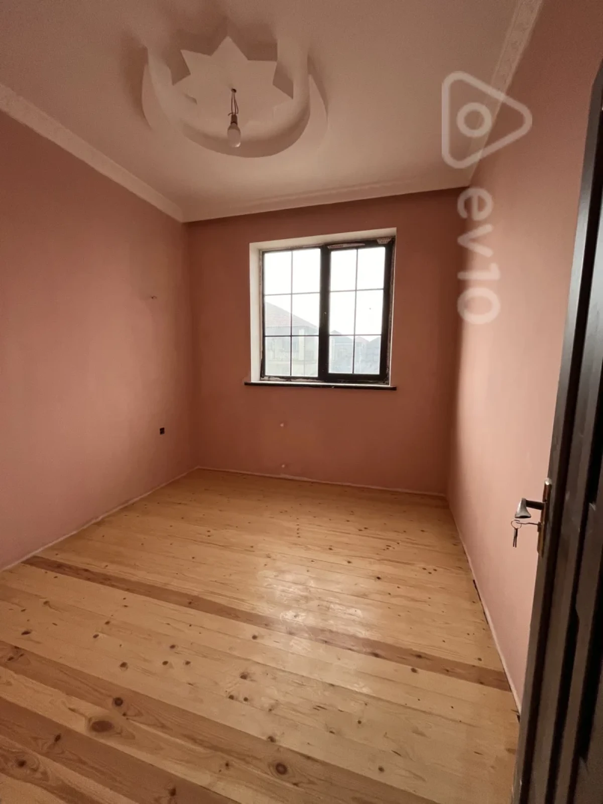 Satılır 6 otaqlı həyət evi 212 m²