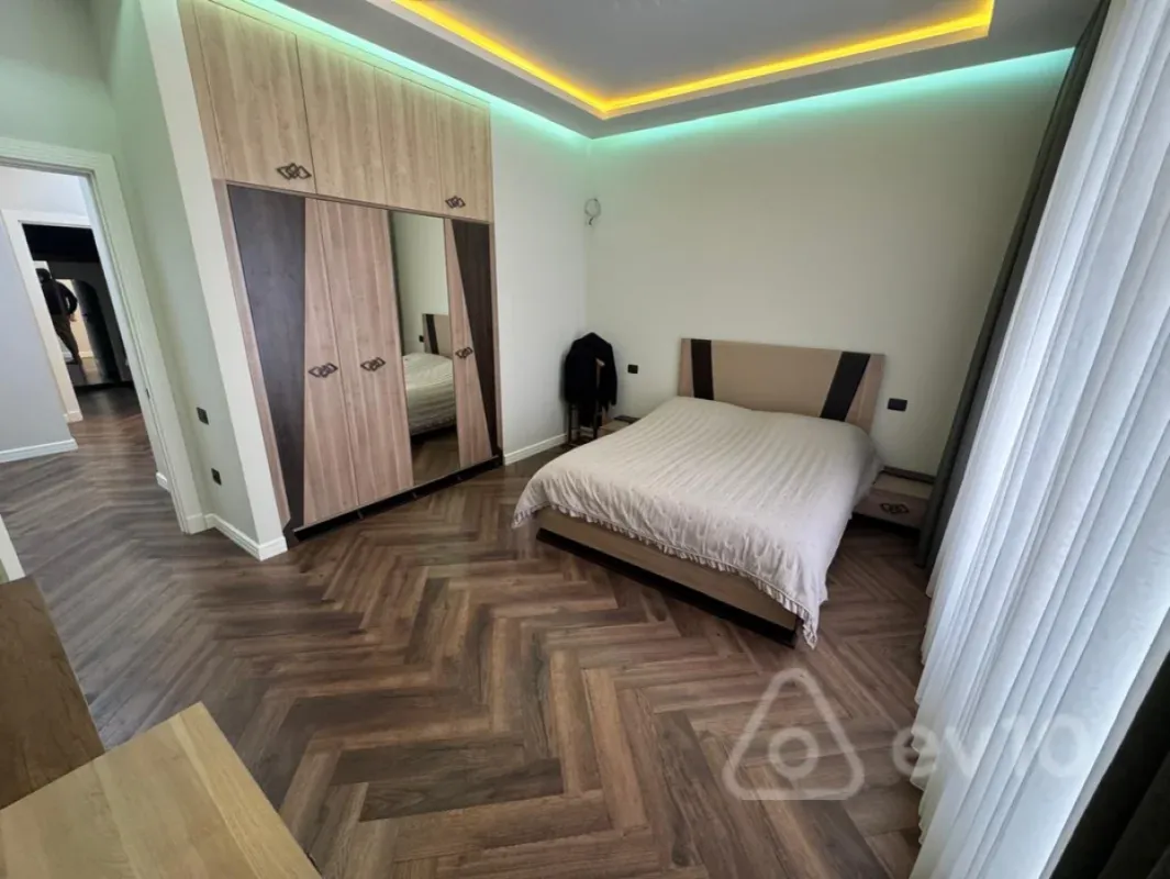 Satılır 5 otaqlı həyət evi 230 m²