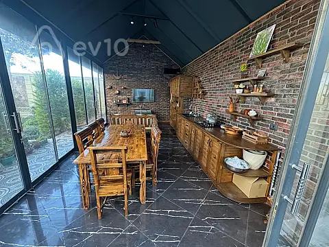 Satılır 5 otaqlı həyət evi 230 m²