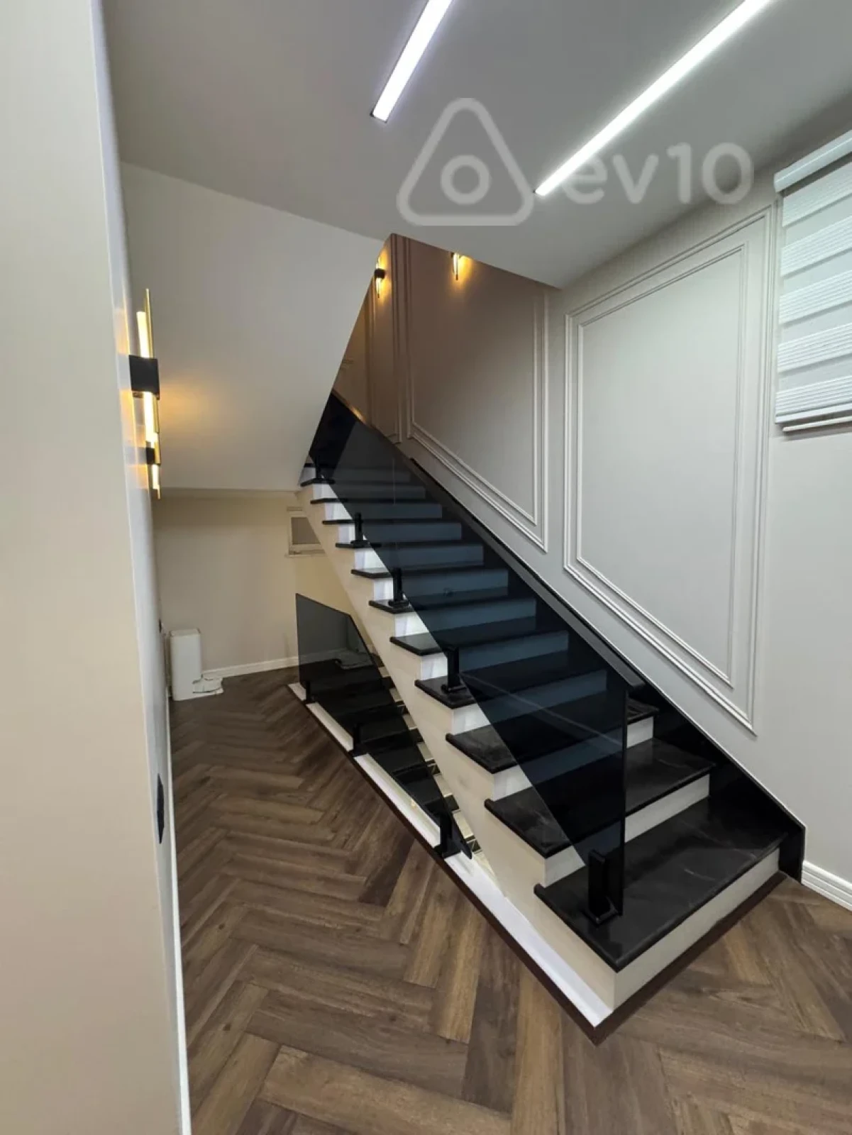 Satılır 5 otaqlı həyət evi 230 m²