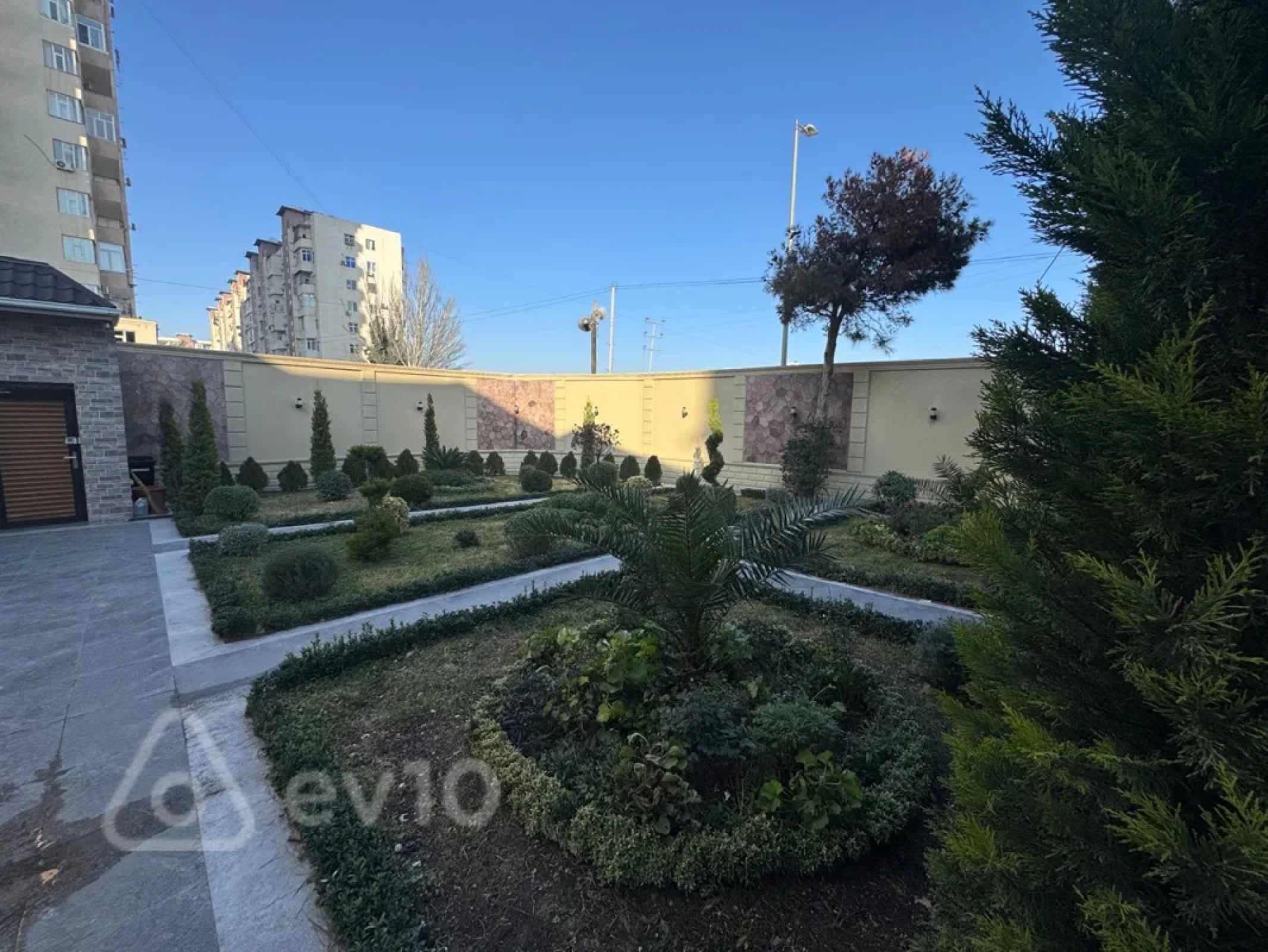 Satılır 5 otaqlı həyət evi 230 m²