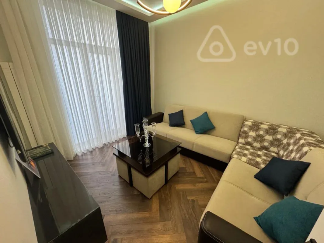 Satılır 5 otaqlı həyət evi 230 m²