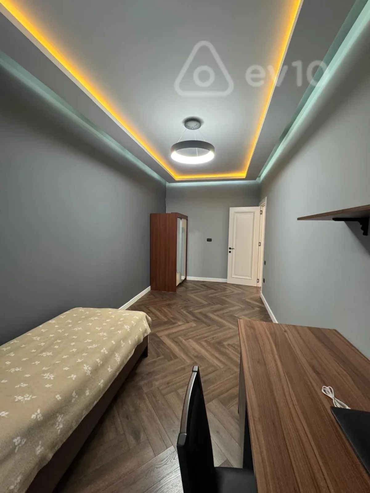 Satılır 5 otaqlı həyət evi 230 m²