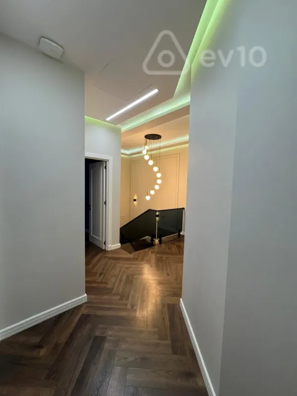 Satılır 5 otaqlı həyət evi 230 m²