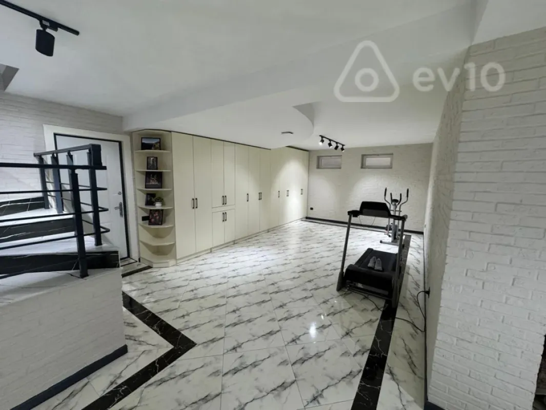 Satılır 5 otaqlı həyət evi 230 m²