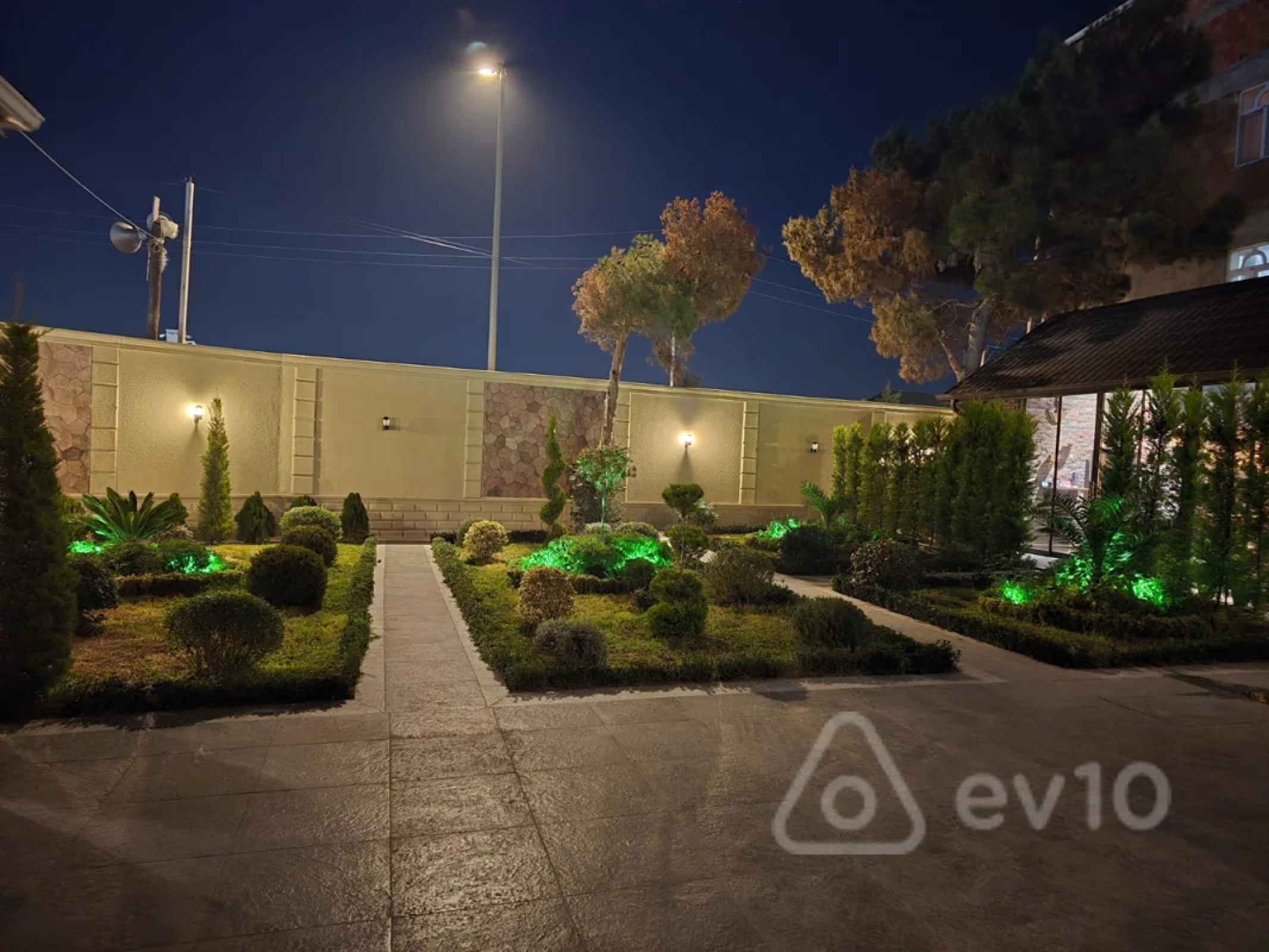 Satılır 5 otaqlı həyət evi 230 m²