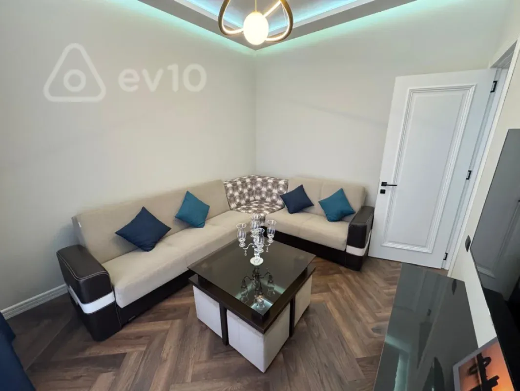 Satılır 5 otaqlı həyət evi 230 m²
