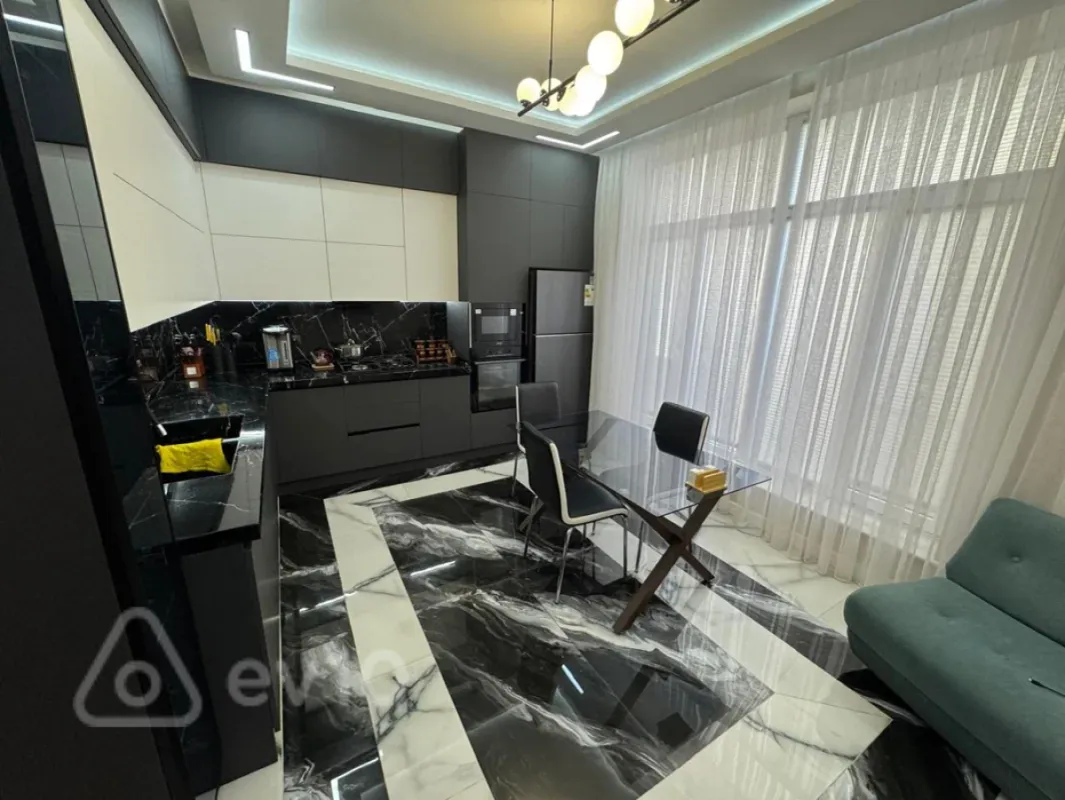 Satılır 5 otaqlı həyət evi 230 m²