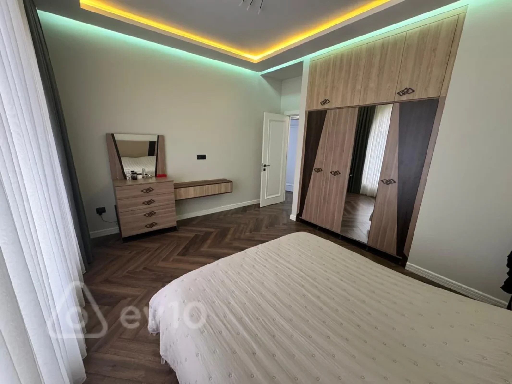 Satılır 5 otaqlı həyət evi 230 m²