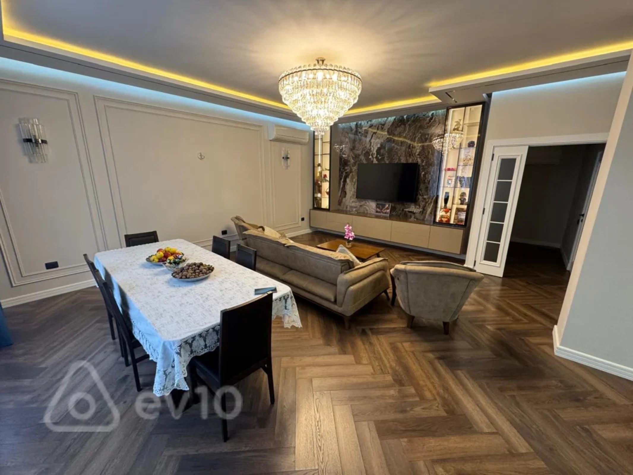 Satılır 5 otaqlı həyət evi 230 m²