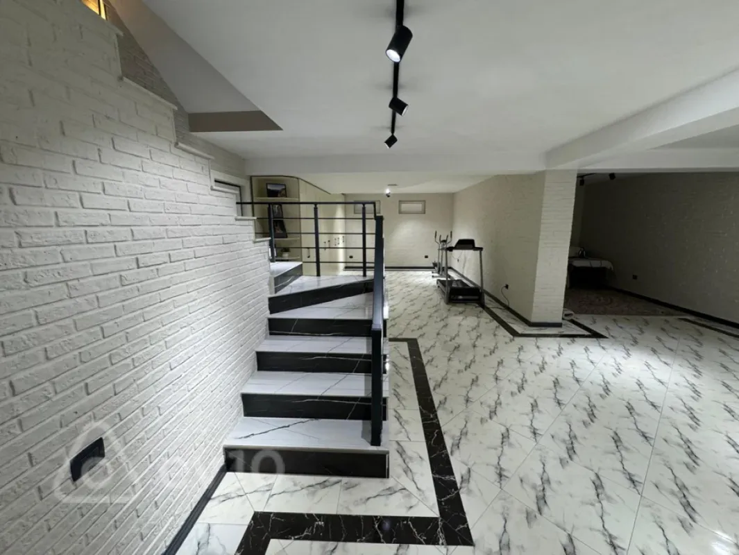 Satılır 5 otaqlı həyət evi 230 m²