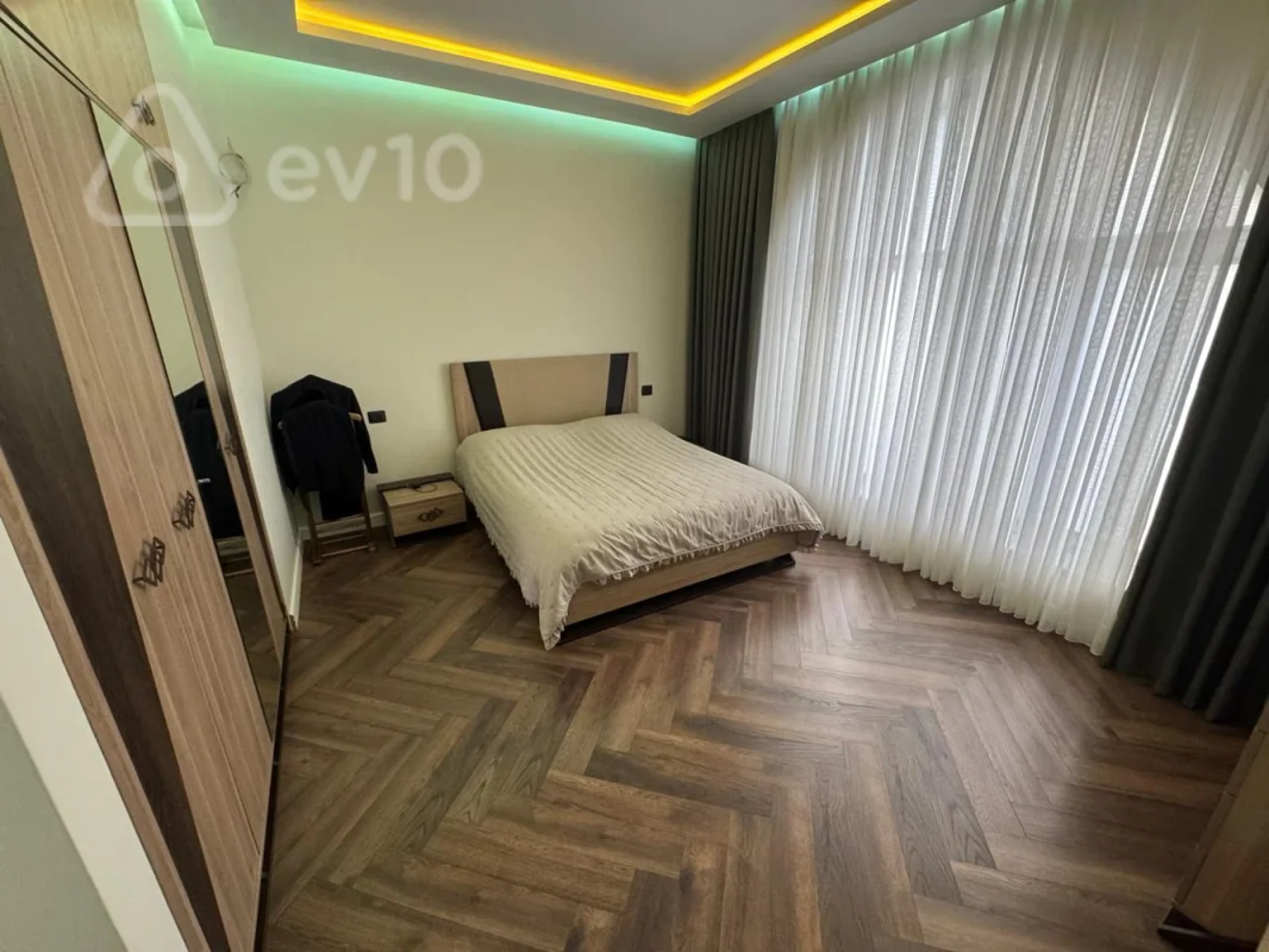Satılır 5 otaqlı həyət evi 230 m²