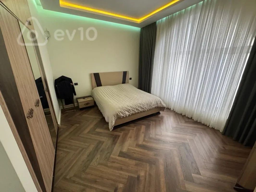 Satılır 5 otaqlı həyət evi 230 m²