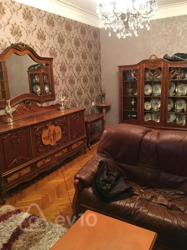 Satılır 3 otaqlı köhnə tikili 120 m²