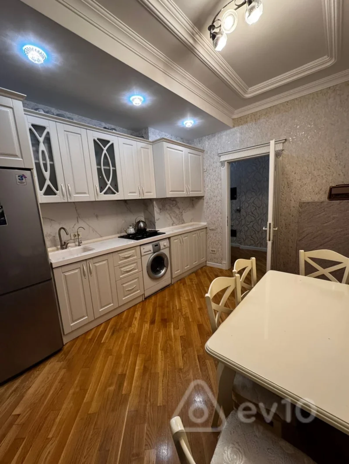 Satılır 3 otaqlı yeni tikili 98 m²