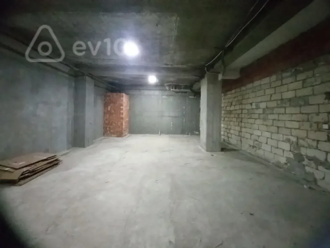 Satılır mənzil 950 m²