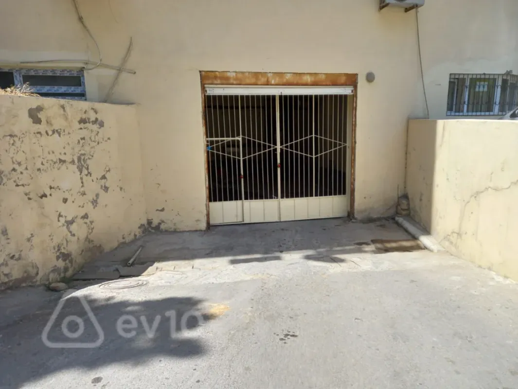 Satılır mənzil 950 m²