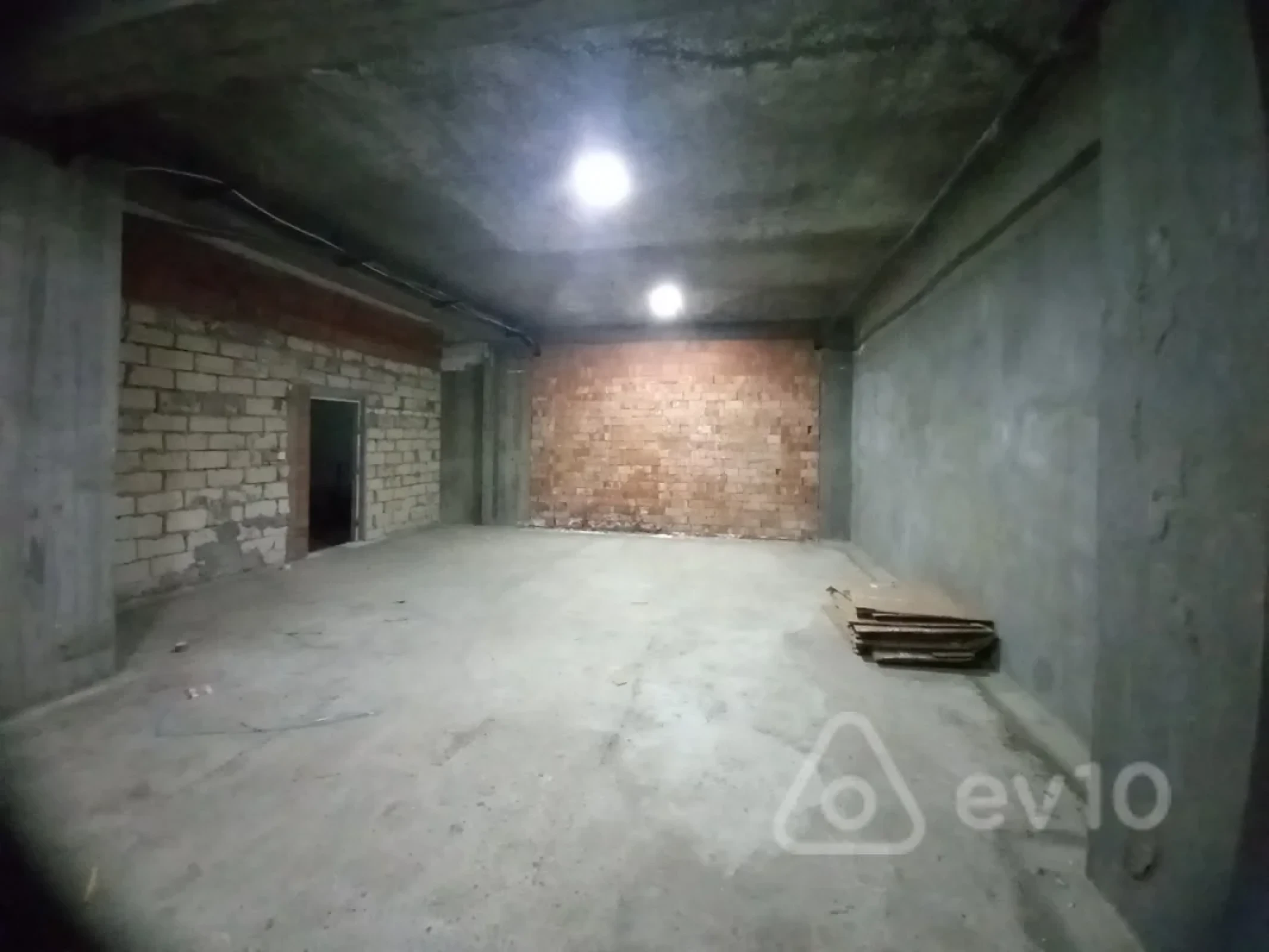 Satılır mənzil 950 m²