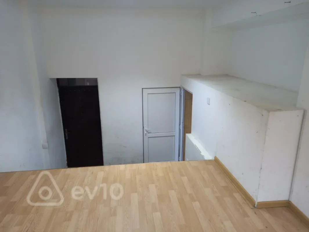 Satılır mənzil 950 m²