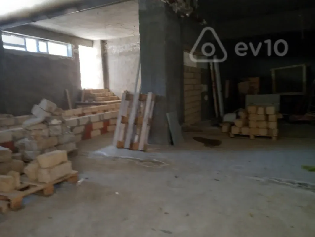 Satılır mənzil 950 m²