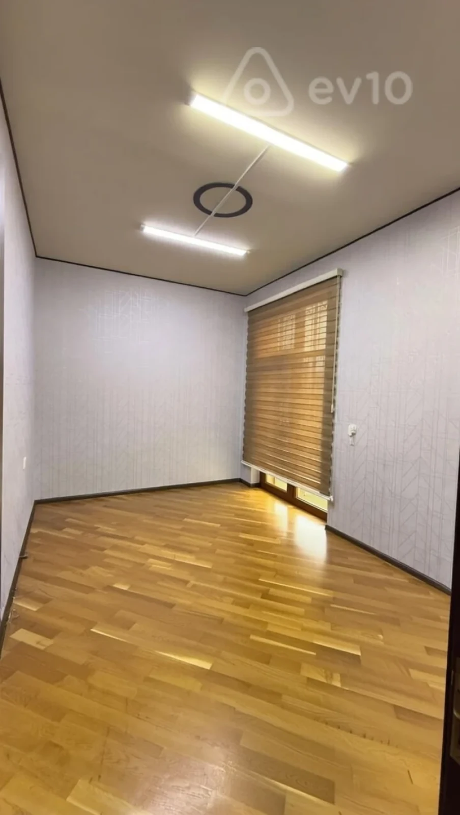 Kirayə verilir 4 otaqlı ofis 240 m²