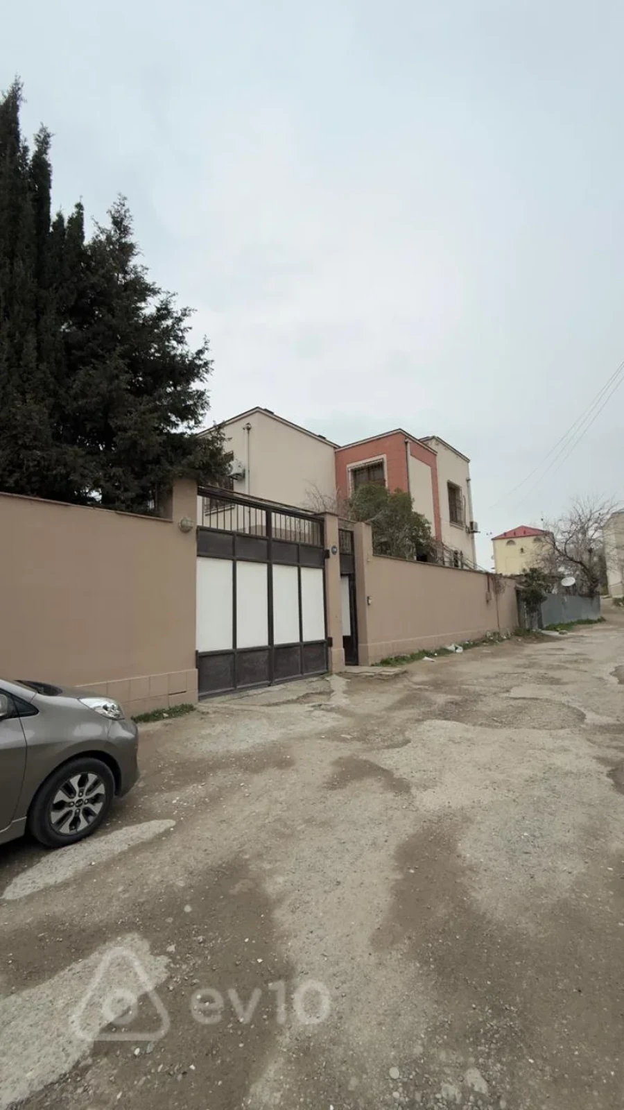 Kirayə verilir 4 otaqlı ofis 240 m²