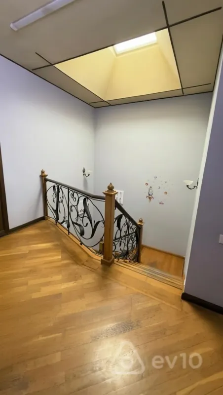 Kirayə verilir 4 otaqlı ofis 240 m²