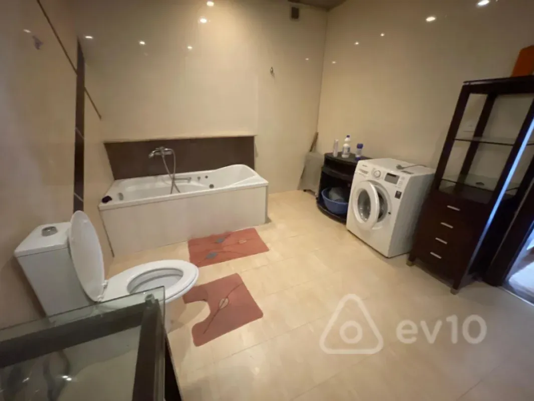 Kirayə verilir 4 otaqlı ofis 240 m²