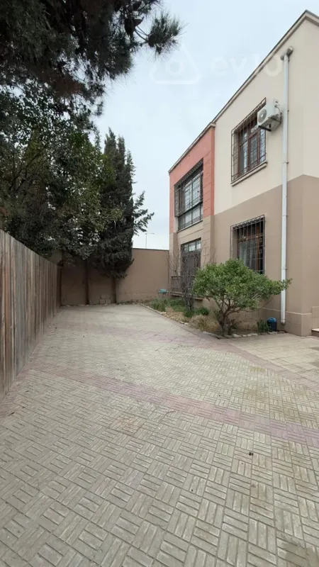 Kirayə verilir 4 otaqlı ofis 240 m²