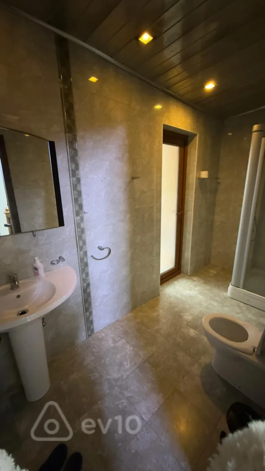 Kirayə verilir 4 otaqlı ofis 240 m²