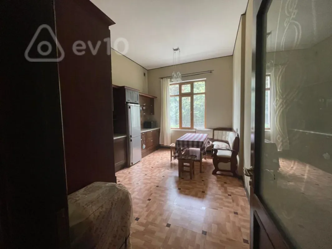 Kirayə verilir 4 otaqlı ofis 240 m²