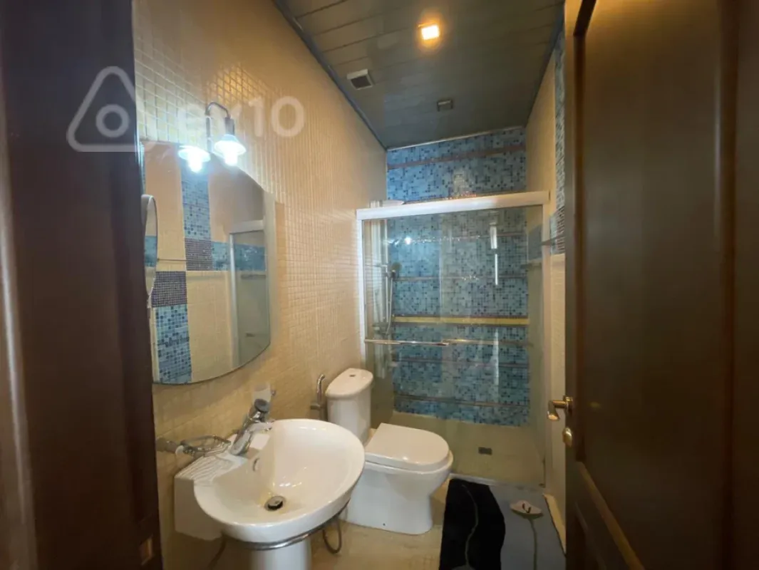 Kirayə verilir 4 otaqlı ofis 240 m²