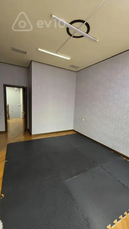 Kirayə verilir 4 otaqlı ofis 240 m²