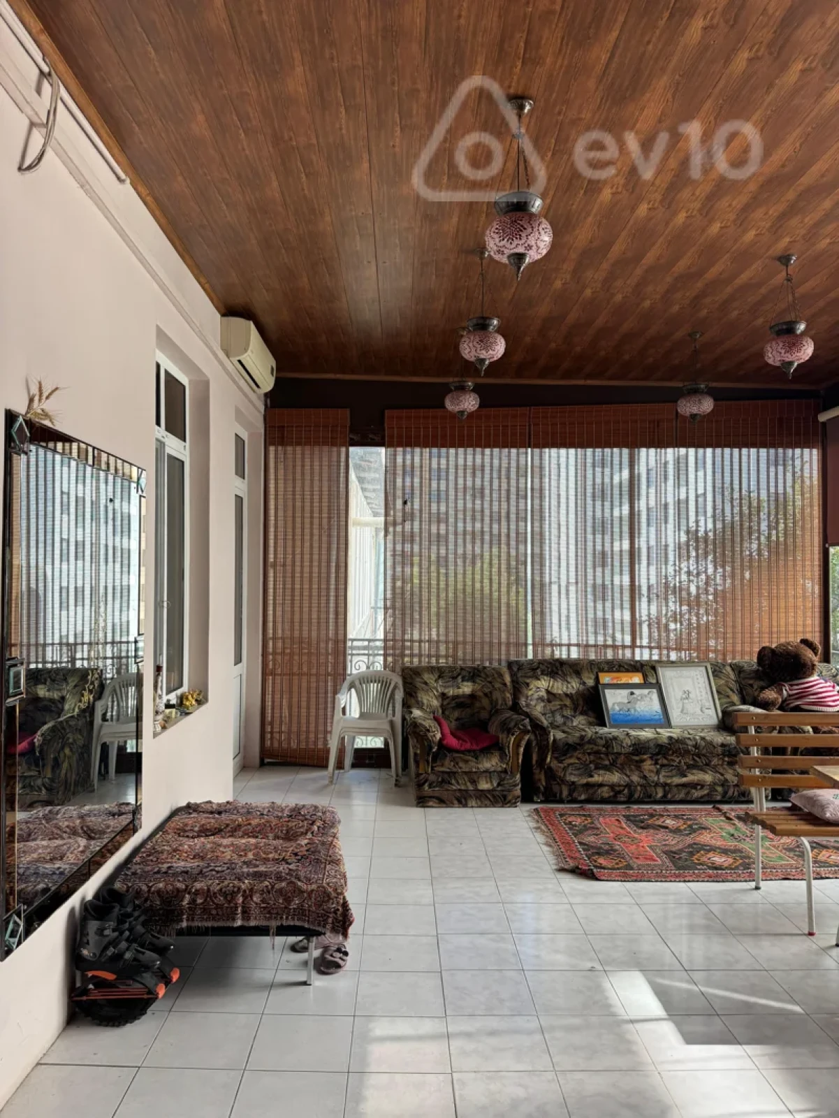 Satılır 4 otaqlı köhnə tikili 210 m²