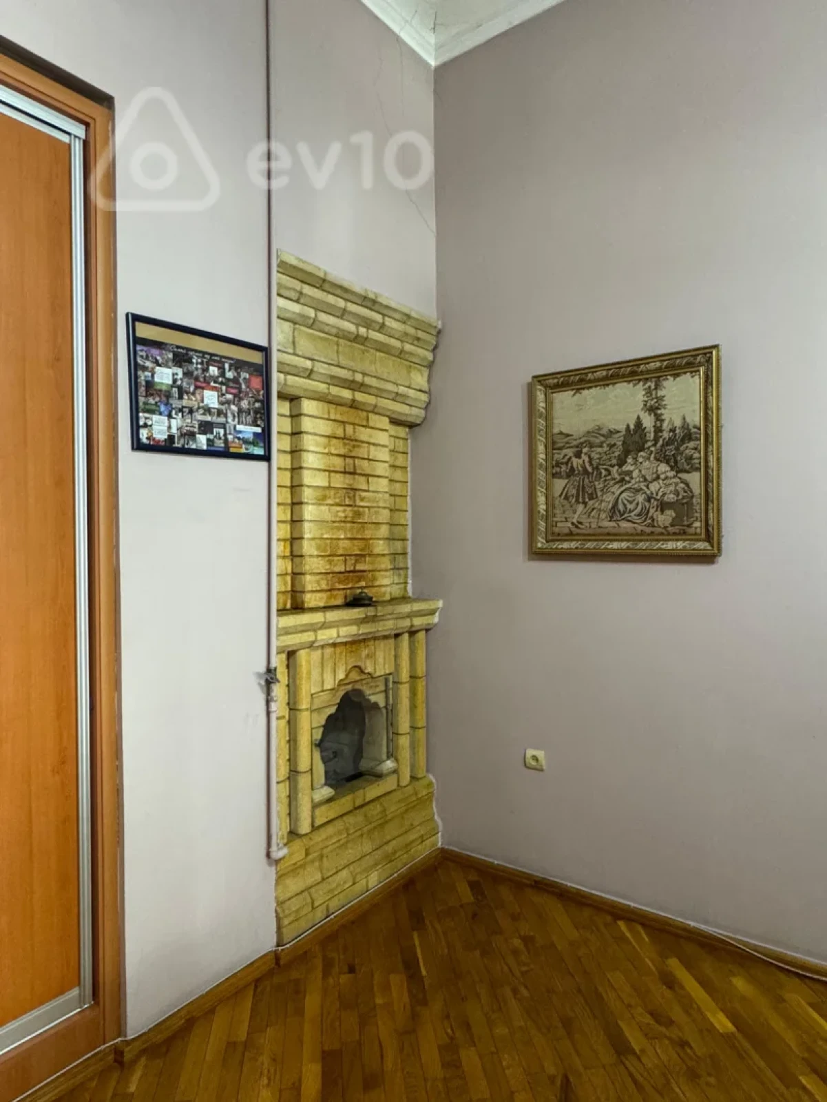 Satılır 4 otaqlı köhnə tikili 210 m²
