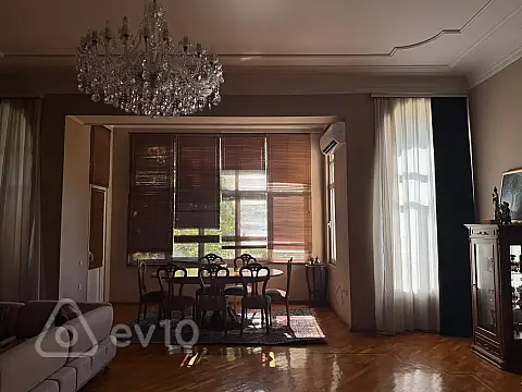 Satılır 4 otaqlı köhnə tikili 210 m² — Bakı, Səbail 4 otaq 210.00 m²