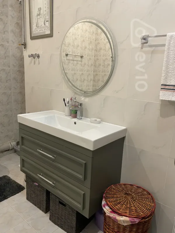 Satılır 4 otaqlı köhnə tikili 210 m²