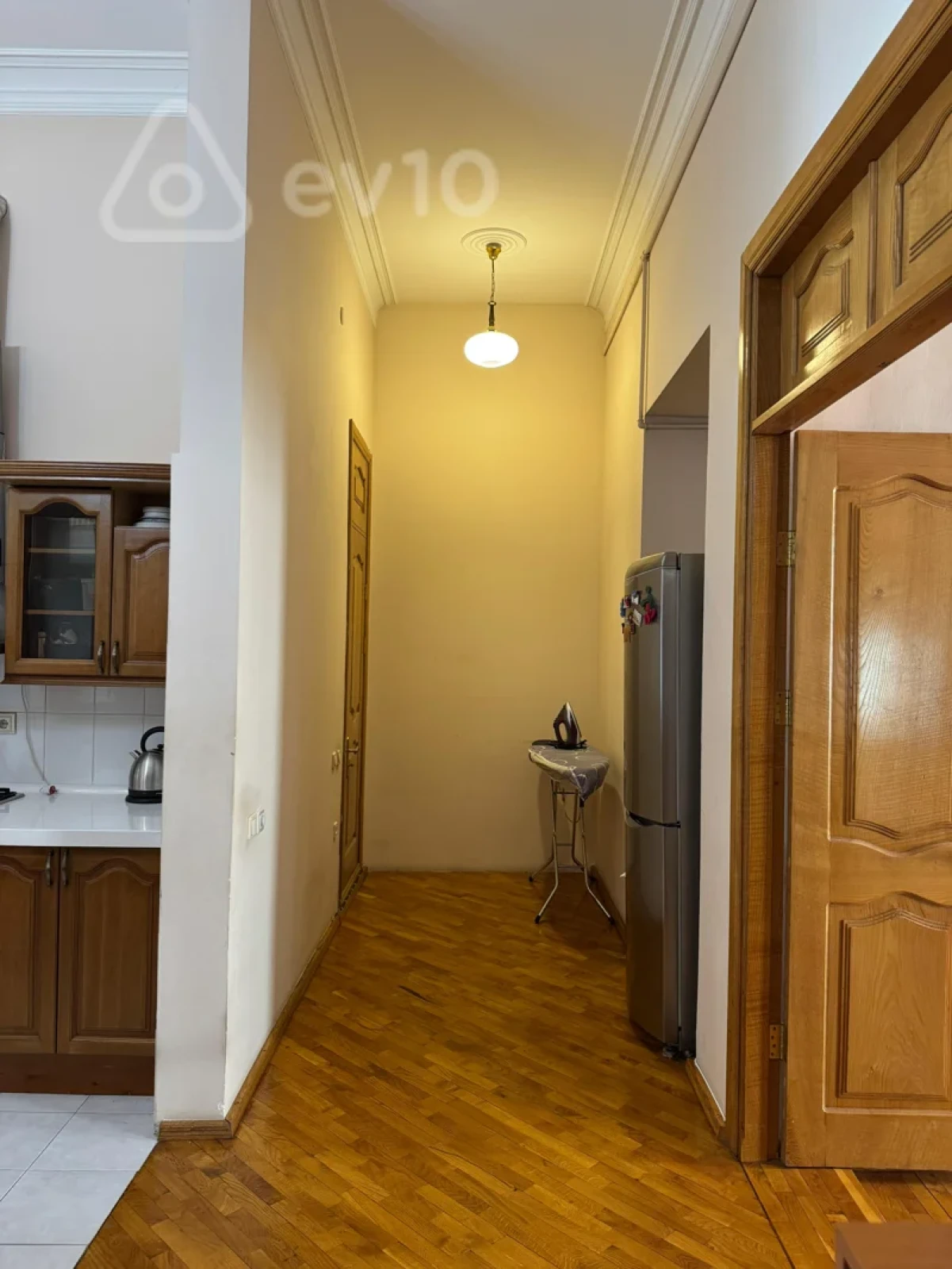 Satılır 4 otaqlı köhnə tikili 210 m²