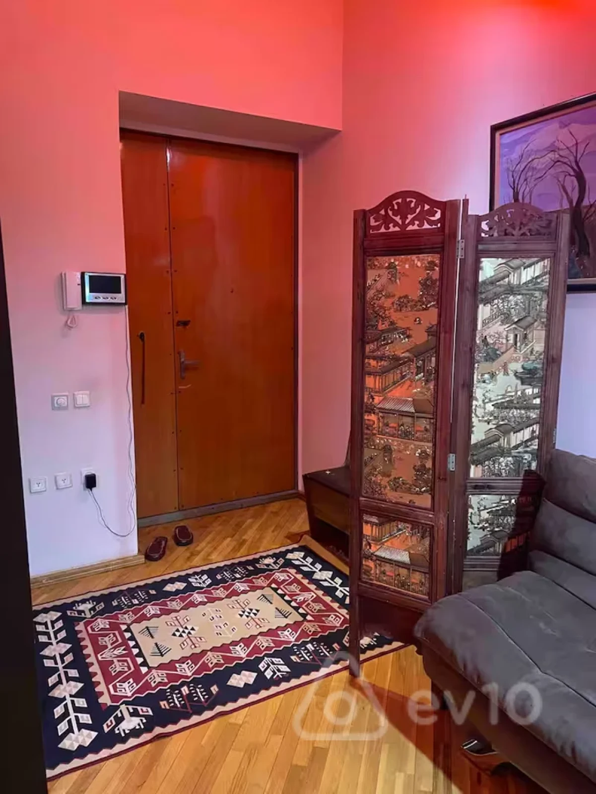 Satılır 4 otaqlı köhnə tikili 210 m²