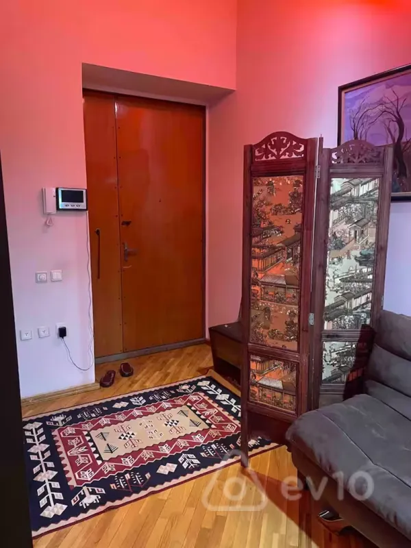 Satılır 4 otaqlı köhnə tikili 210 m²