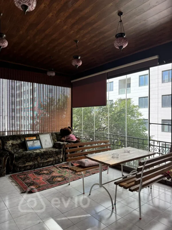 Satılır 4 otaqlı köhnə tikili 210 m²