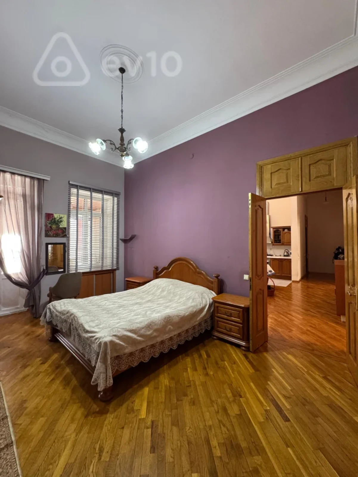 Satılır 4 otaqlı köhnə tikili 210 m²