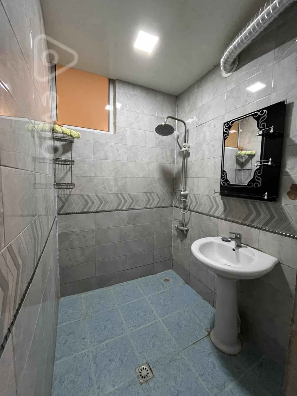 Kirayə verilir 2 otaqlı yeni tikili 60 m²