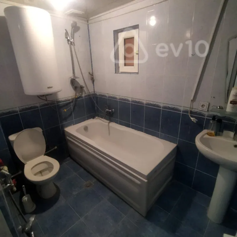 Kirayə verilir 2 otaqlı köhnə tikili 38 m²